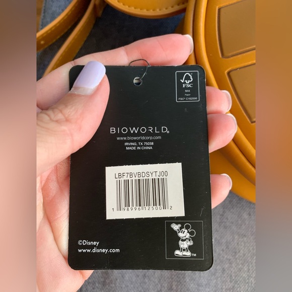 DISNEY Bioworld MICKEY MOUSE WAFFLE Crossbody Bag Purse NWT - Picture 5 of 5